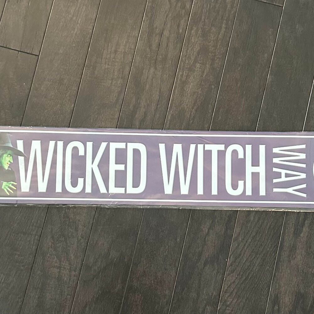 Wizard of Oz 'Wicked Witch Way' Decorative Collectors Street Sign  *NWT* - Picture 2 of 7